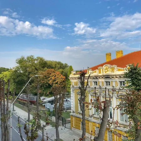 Апартаменты Luxury Sea View Bulldog Place *