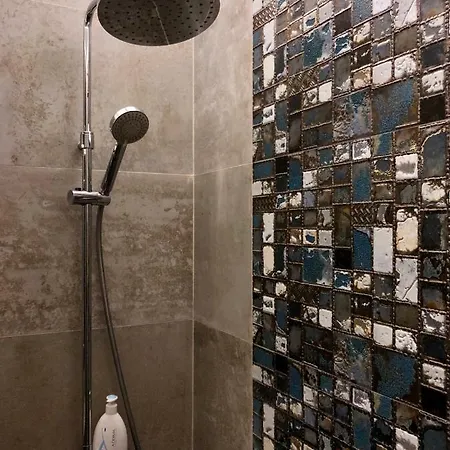 Luxury Sea View Bulldog Place