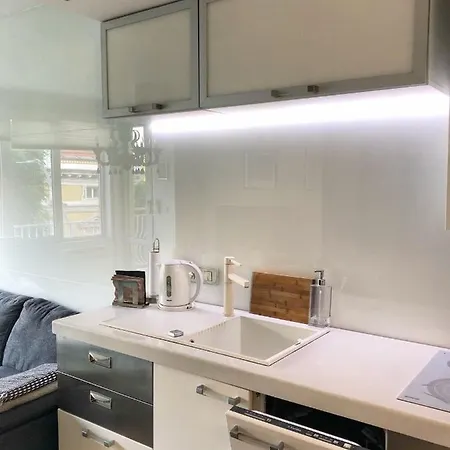 Luxury Sea View Bulldog Place Apartament