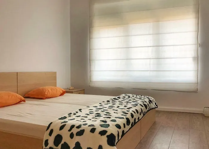 Апартаменти Luxury Sea View Bulldog Place