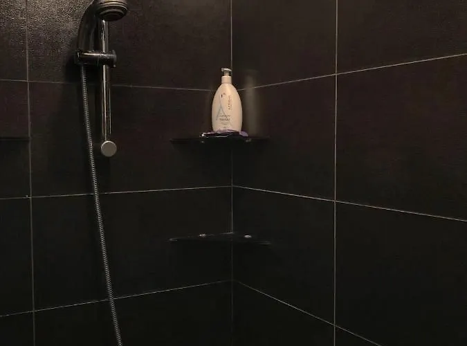 Апартаменти Luxury Sea View Bulldog Place