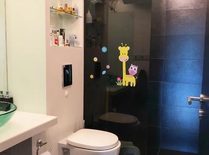 Luxury Sea View Bulldog Place Apartment