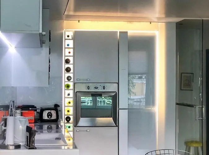 Luxury Sea View Bulldog Place Апартаменти *