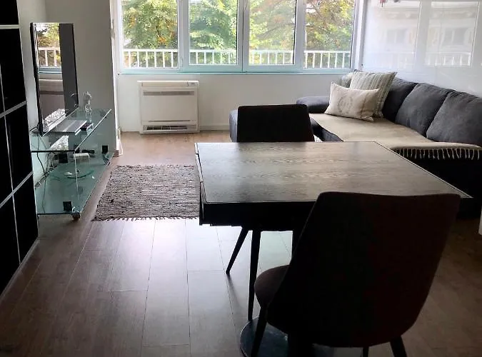 Luxury Sea View Bulldog Place Апартаменти Варна